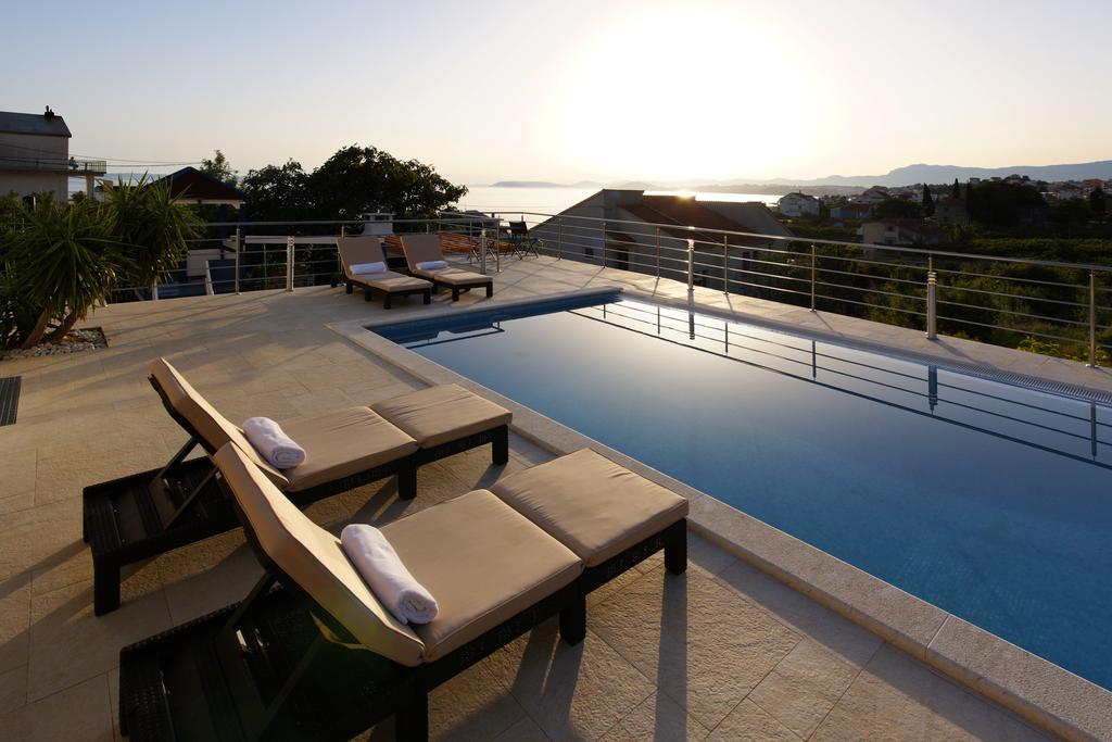 Villa Mermaid Your Croatian Haven With Luxury Pool And Scenic Views Podstrana Extérieur photo