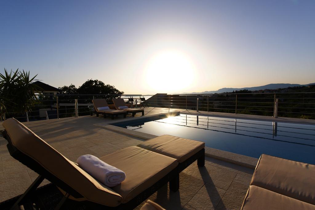 Villa Mermaid Your Croatian Haven With Luxury Pool And Scenic Views Podstrana Extérieur photo