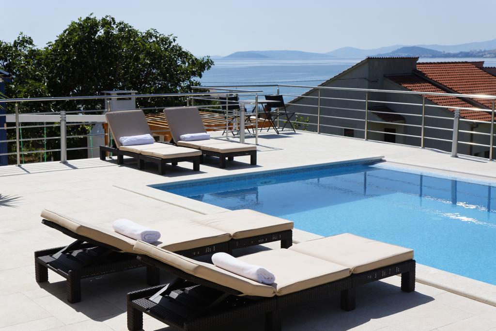 Villa Mermaid Your Croatian Haven With Luxury Pool And Scenic Views Podstrana Extérieur photo